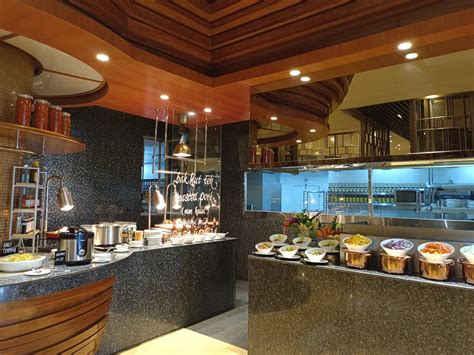 resto di mega kuningan|The Ritz.
